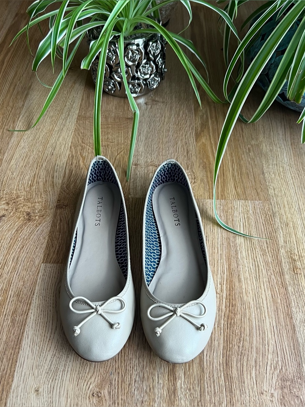 Talbots Pebbled Leather Nude Beige Ballet Flats with Bow 
• Size 7.5